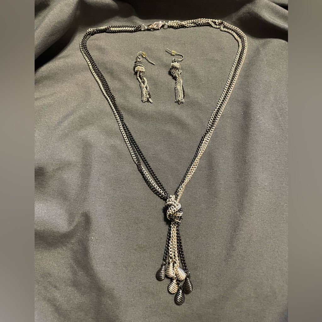 Macys Alfani Necklace Matching Earrings 20$